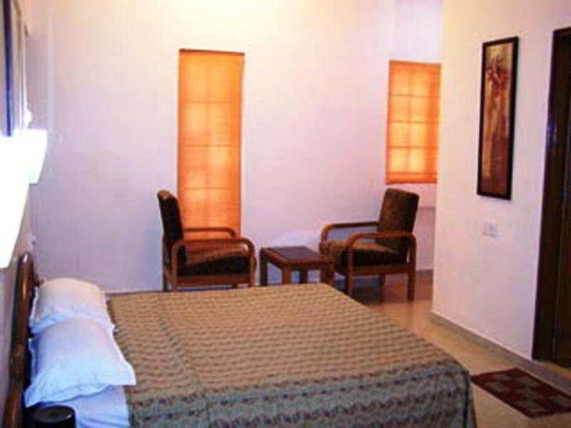 Hotel Chicago Ahmedabad Buitenkant foto