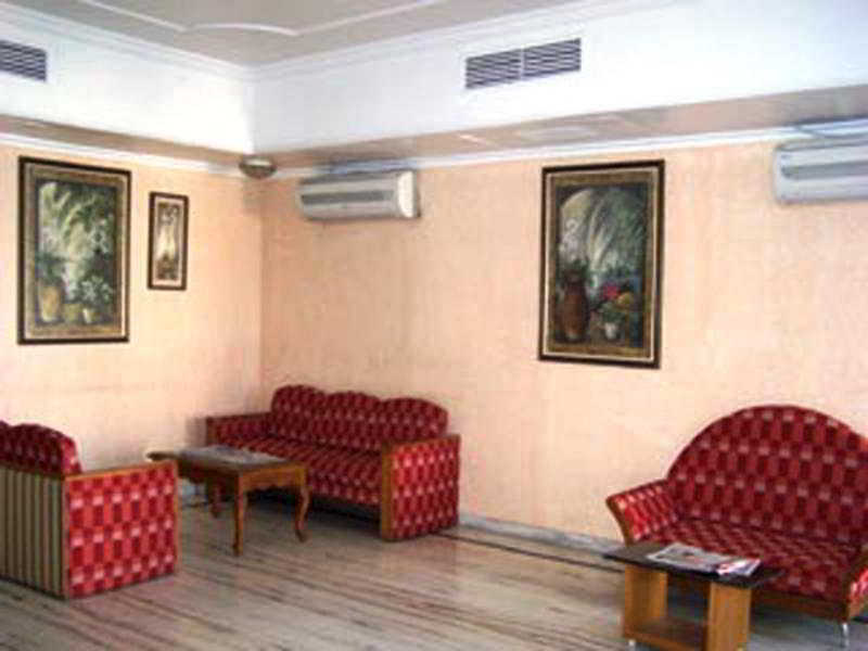 Hotel Chicago Ahmedabad Buitenkant foto