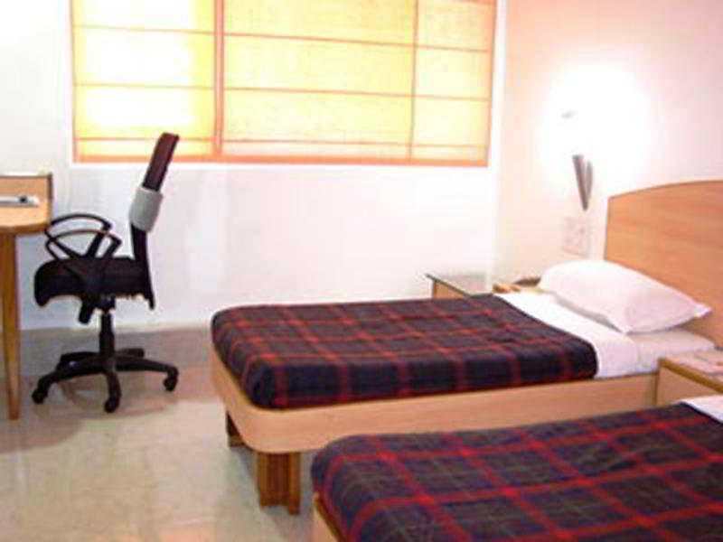 Hotel Chicago Ahmedabad Buitenkant foto