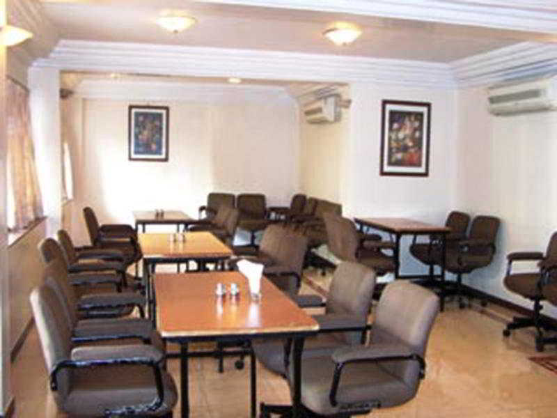 Hotel Chicago Ahmedabad Buitenkant foto