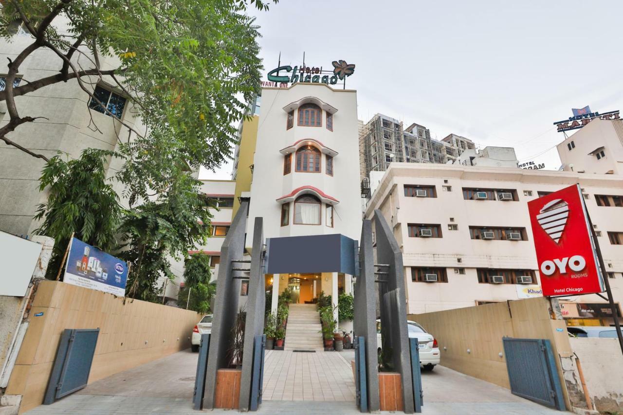 Hotel Chicago Ahmedabad Buitenkant foto